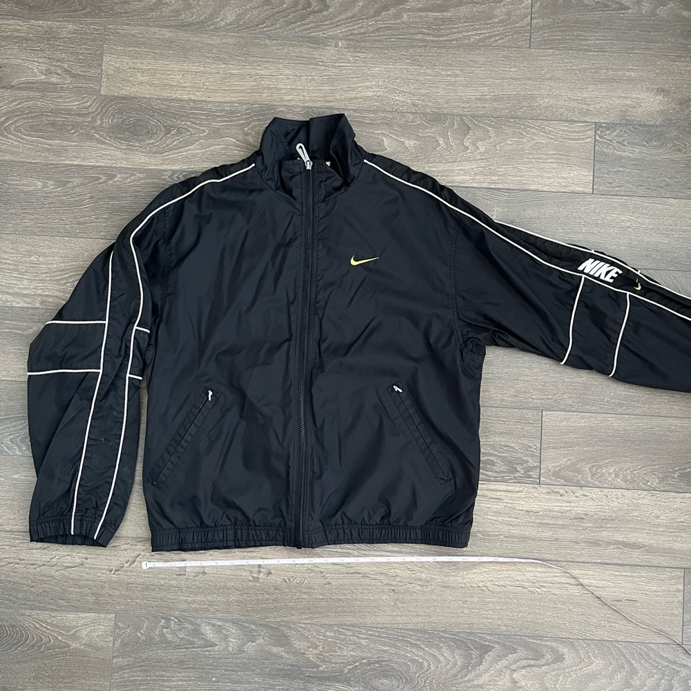 Nike retro windbreaker​​
